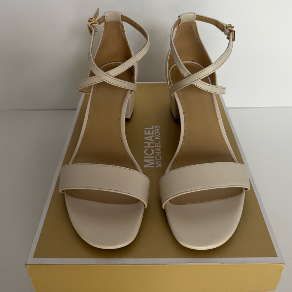 BNIB Michael Kors Serena Light Cream Heels - 7M - Picture 2 of 14